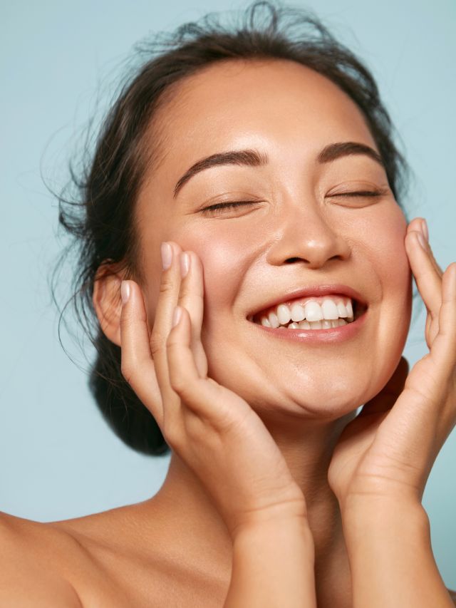 Read more about the article 9 YOGA POSES FOR NATURAL FACIAL GLOW